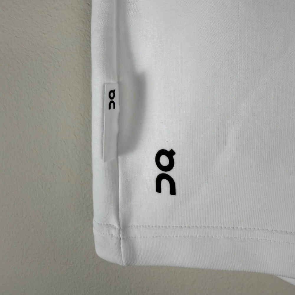 ON Cloud Club Shorts Womens Medium White Pockets Running 1W10740069 NEW - Picture 7 of 10